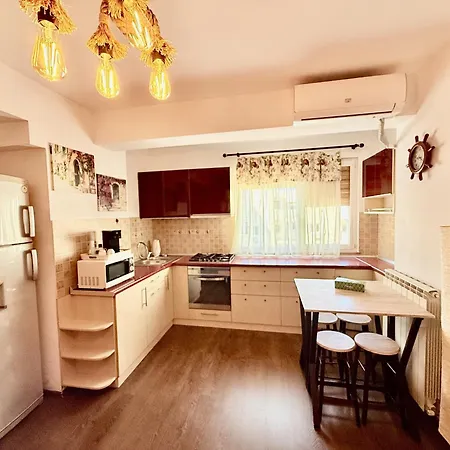 Apartament Centru Plaja Modern Apartament
